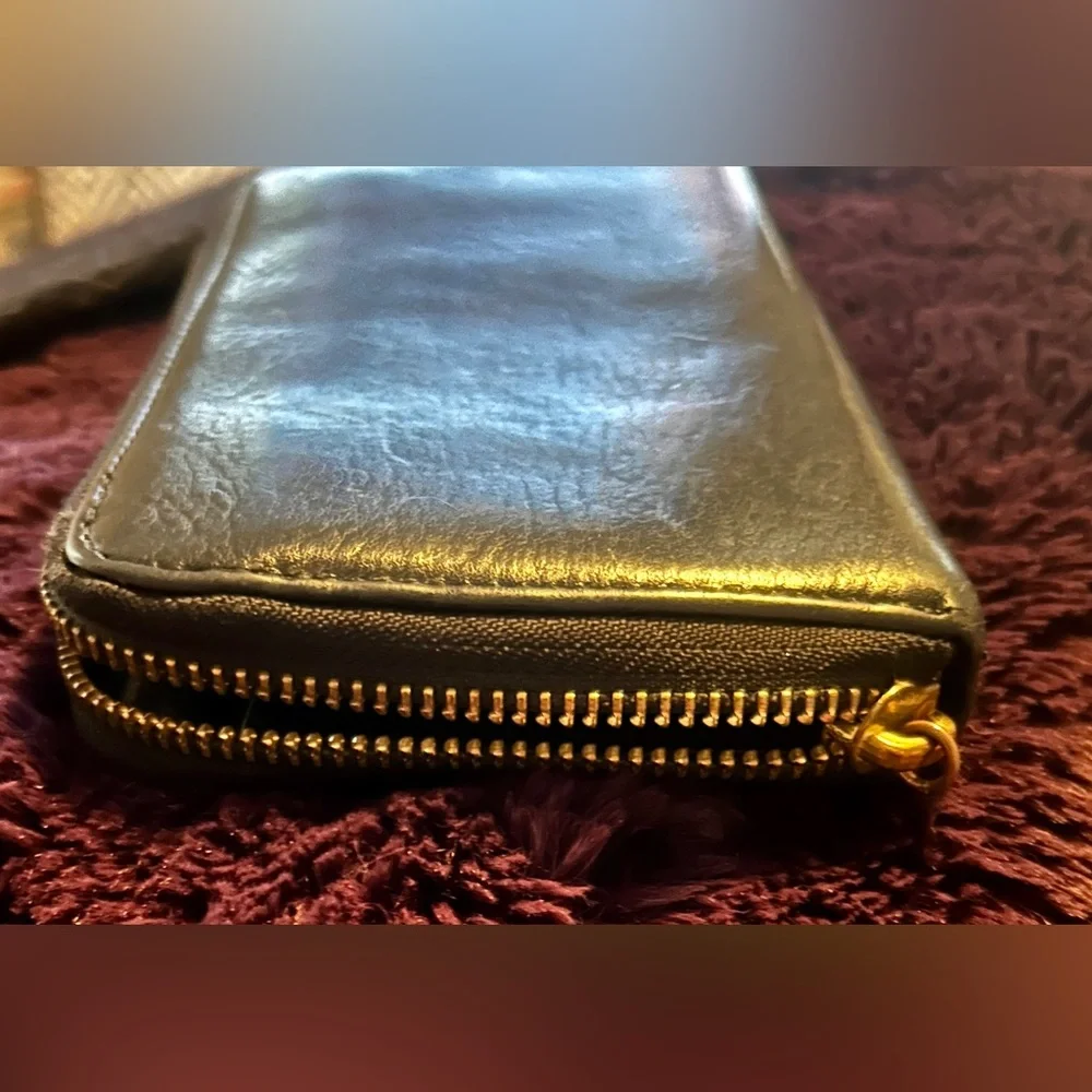 Tory Burch Black Leather Zip Wallet. Project Piece - Picture 4 of 13